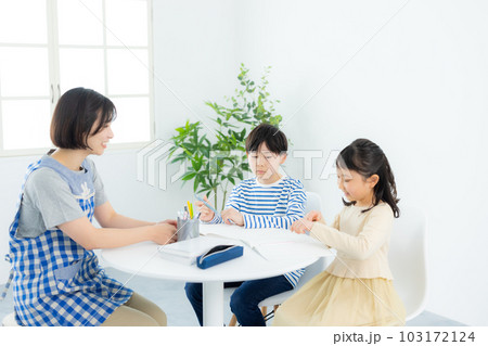 学童保育イメージ　 103172124