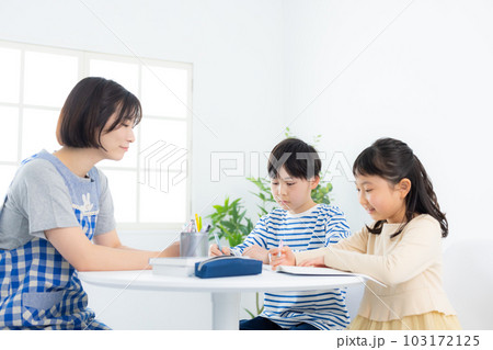 学童保育イメージ　 103172125