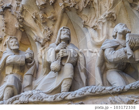 サグラダ・ファミリア～慈愛の門・東方の三博士～(スペイン-バルセロナ) 103172338