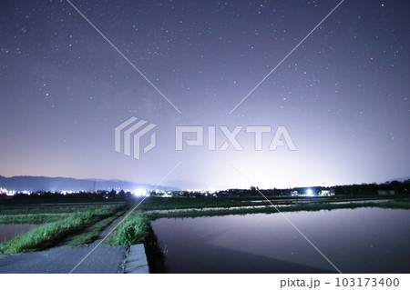 星空がある風景安曇野の夜 103173400