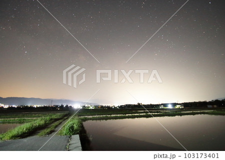 星空がある風景安曇野の夜 星空がある風景安曇野の夜 103173401