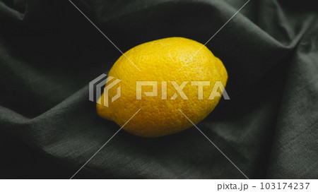 国産の無農薬・ノーワックスのレモン - 食材・酸味・食の安全のイメージ素材 - 16:9 国産の無農薬・ノーワックスのレモン - 食材・酸味・食の安全のイメージ素材 - 16:9 103174237