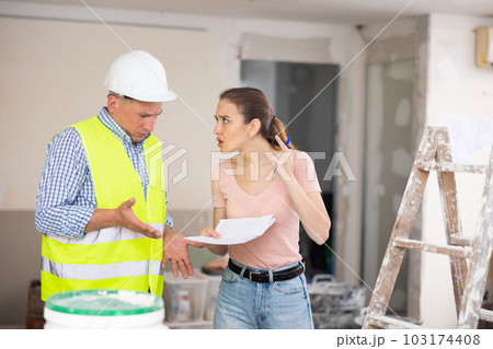 Engineer and designer disputing about signing contract 103174408