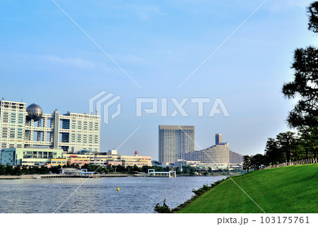 台場公園から見るお台場海浜公園の風景 台場公園から見るお台場海浜公園の風景 103175761