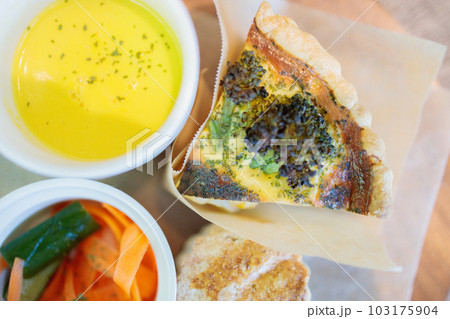 キッシュとスコーンとスープ 103175904