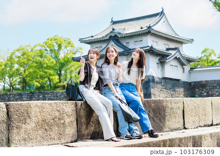 女子旅  大阪城の観光 103176309