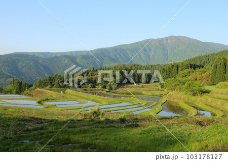 氷ノ山を望む別宮（べっくう）の棚田／つなぐ棚田遺産選定地区 (ポスト棚田百選 )【兵庫県養父市別宮】 103178127
