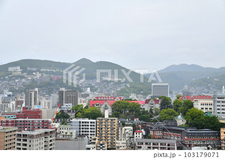 雨の長崎市内(長崎県長崎市)【2023.5】 103179071