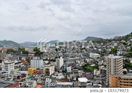 雨の長崎市内(長崎県長崎市)【2023.5】 103179073