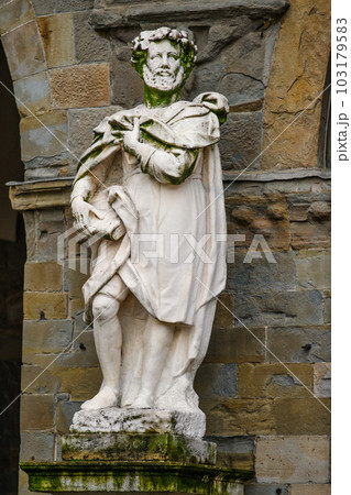 Statue of TorquatoTasso in Piazza Vecchia Bergamo 103179583