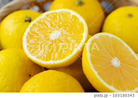 新鮮な黄金柑　ゴールデンオレンジ 103180343