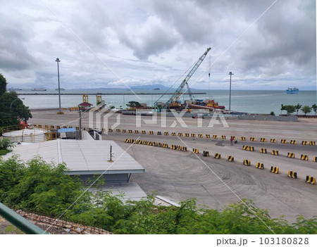 Photo of the landscape of the ferry port on the merak in the afternoon. December 22, 2021 indonesian peacock Photo of the landscape of the ferry port on the merak in the afternoon. December 22, 2021 indonesian peacock 103180828