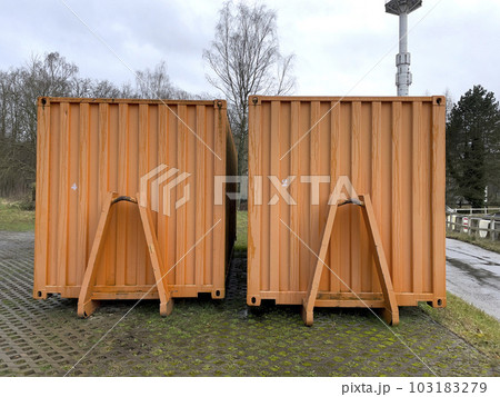 Yard waste dumpster. Construction dumpster for bulky household waste or loaded dumpster Yard waste dumpster. Construction dumpster for bulky household waste or loaded dumpster 103183279