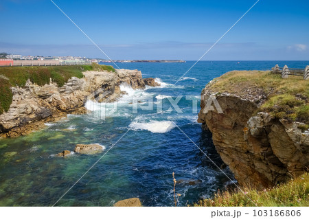 Cliffs and atlantic ocean, Galicia, Spain 103186806
