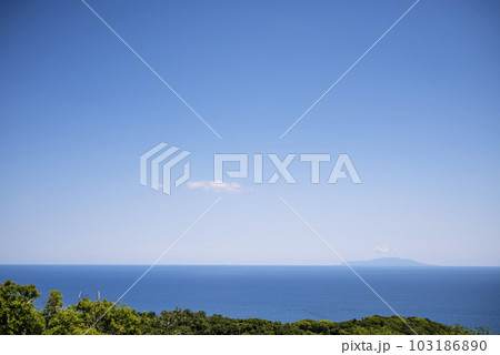 青空と海 素材 103186890