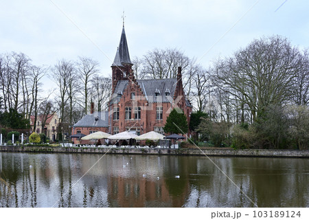 ブルージュの風景 愛の湖公園 103189124