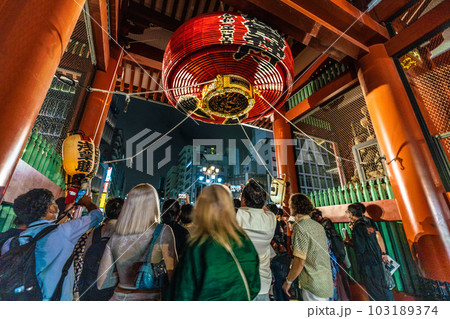 日本の東京都市景観 三社祭4年ぶり完全復活!お神輿が通るためたたまれた大提灯。珍景…=5月21日 日本の東京都市景観 三社祭4年ぶり完全復活!お神輿が通るためたたまれた大提灯。珍景…=5月21日 103189374