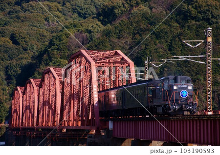肥薩おれんじ鉄道に入線したDE10+SL人吉用50系客車 肥薩おれんじ鉄道に入線したDE10+SL人吉用50系客車 103190593