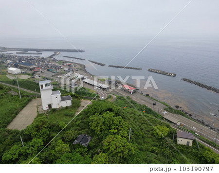 新潟　上越　鳥ヶ首岬灯台（ドローン空撮） 103190797