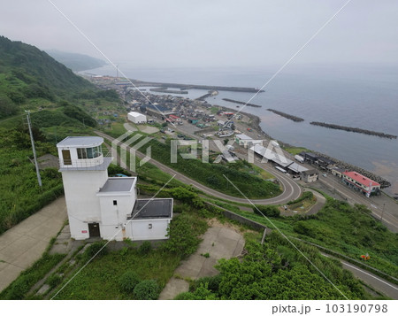 新潟　上越　鳥ヶ首岬灯台（ドローン空撮） 103190798