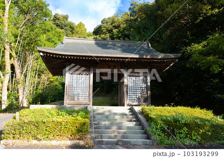 【中国三十三観音霊場】第二十四番　禅定寺の仁王門　島根県雲南市 103193299