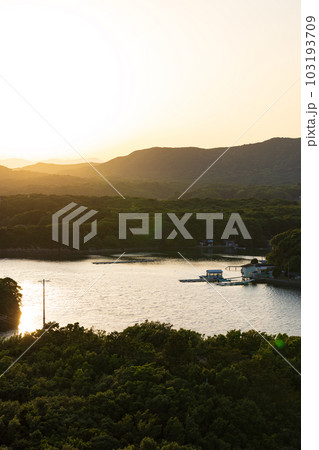 志摩、賢島英虞湾付近の夕景 志摩、賢島英虞湾付近の夕景 103193709