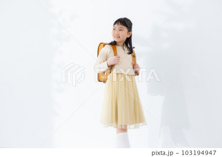 小学生の女の子　　 103194947