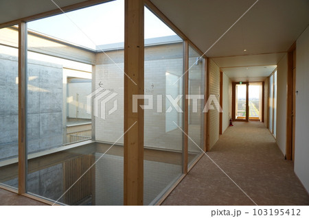 スイデンテラスの廊下 103195412
