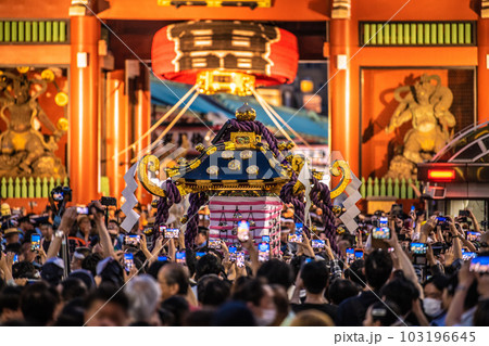 日本の東京都市景観 三社祭4年ぶり完全復活!…宮入りへ。熱気あふれる浅草寺前…=5月21日・最終日 日本の東京都市景観 三社祭4年ぶり完全復活!…宮入りへ。熱気あふれる浅草寺前…=5月21日・最終日 103196645