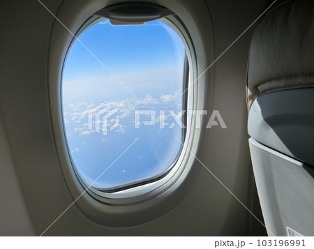飛行機の窓から見えた空 飛行機の窓から見えた空 103196991