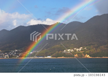 海に架かる虹 海に架かる虹 103198143