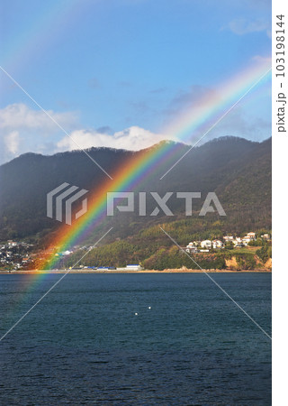 海に架かる虹 海に架かる虹 103198144