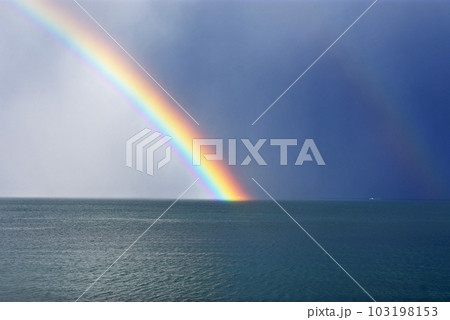 海に架かる虹 海に架かる虹 103198153