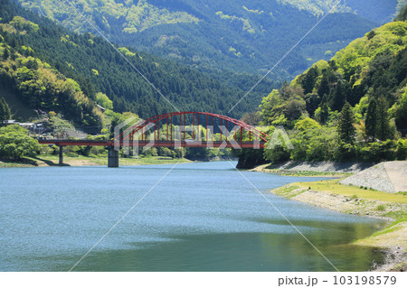 愛媛県四国中央市 金砂湖の風景 愛媛県四国中央市 金砂湖の風景 103198579
