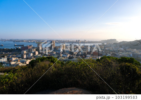 台湾 高雄市、寿山情人観景台から見る高雄港 台湾 高雄市、寿山情人観景台から見る高雄港 103199583