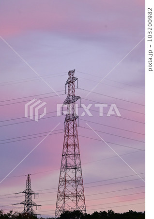 夕暮れの鉄塔 103200982