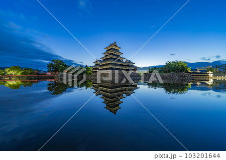 「お城素材」初夏の松本城・黎明時【長野県】 「お城素材」初夏の松本城・黎明時【長野県】 103201644