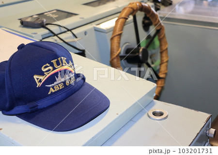 試験艦あすかの操舵輪 護衛艦のブリッジ 艦橋 試験艦あすかの操舵輪 護衛艦のブリッジ 艦橋 103201731