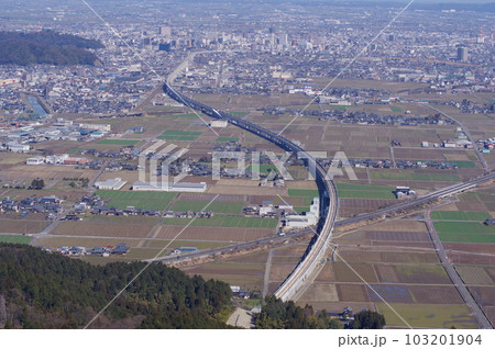 文殊山からの眺め　福井市中心部方向　建設中の北陸新幹線　2023年3月 103201904
