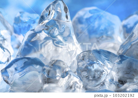 青くて冷たい氷 青くて冷たい氷 103202192