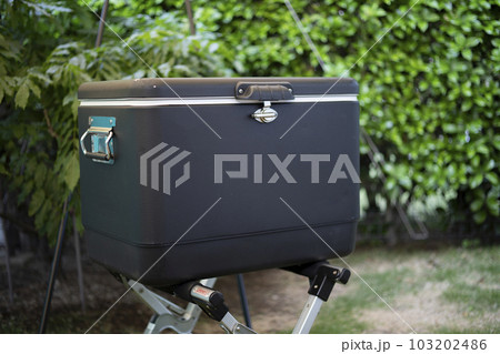 キャンプ　クーラーボックスのイメージ画像 103202486