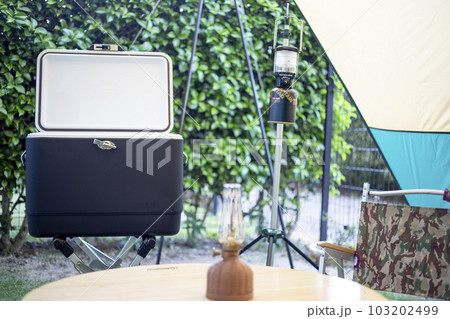 キャンプ　クーラーボックスのイメージ画像 103202499