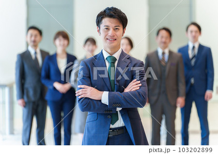 ビジネスパーソン　グループ 103202899