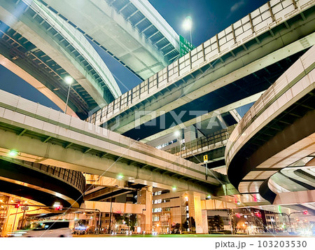立体的に絡み合う高架橋(阪神高速道路・阿波座ジャンクション) 立体的に絡み合う高架橋(阪神高速道路・阿波座ジャンクション) 103203530