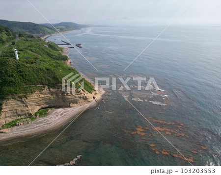 新潟　柏崎　椎谷鼻灯台（ドローン空撮） 103203553