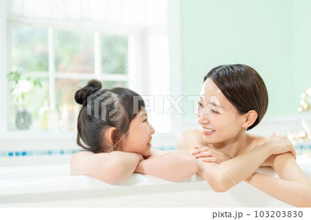 親子　入浴　バスタイム 103203830