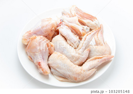 鶏手羽肉各種盛り合わせ。(白バック) 103205148