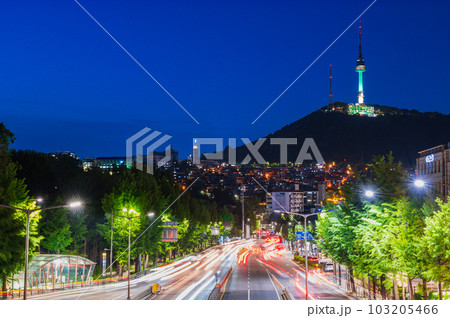 ソウル ライトアップされたNソウルタワーと緑莎坪大路 ソウル ライトアップされたNソウルタワーと緑莎坪大路 103205466