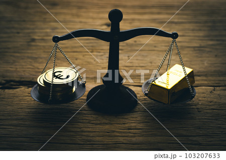 金融イメージ（ゴールド／ユーロ） 103207633