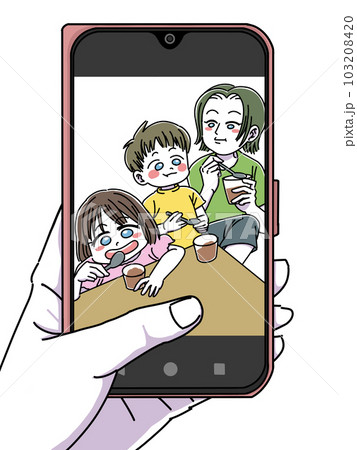 スマホに映ったチョコアイスを食べるお母さんと子ども達(白ふちあり) スマホに映ったチョコアイスを食べるお母さんと子ども達(白ふちあり) 103208420